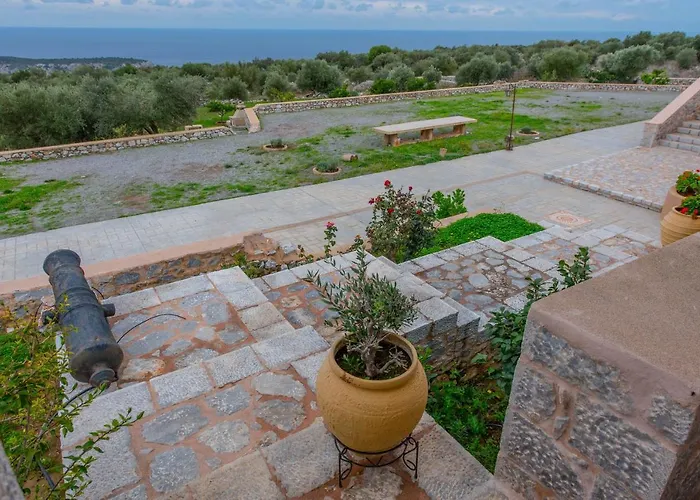 Villa Dimitra - Mani , Traditional Archontiko